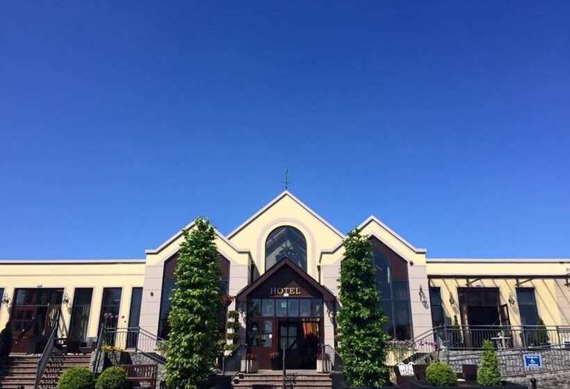 Four Seasons Hotel & Leisure Club