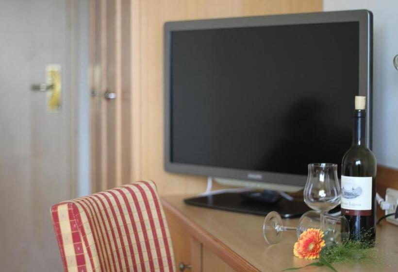 Landhotel Airport Inn Lautzenhausen Parken destinia.com