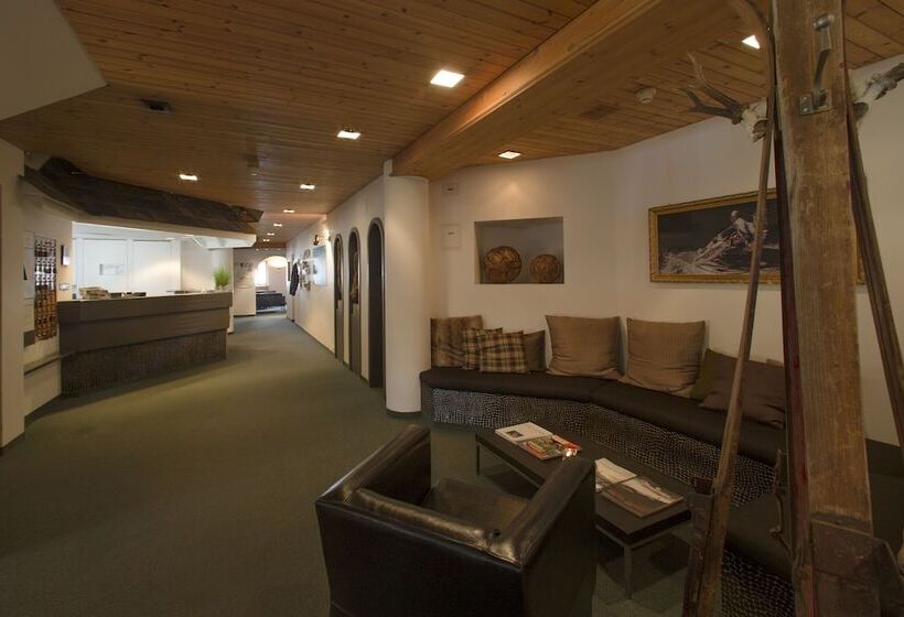 هتل Arena Lodge