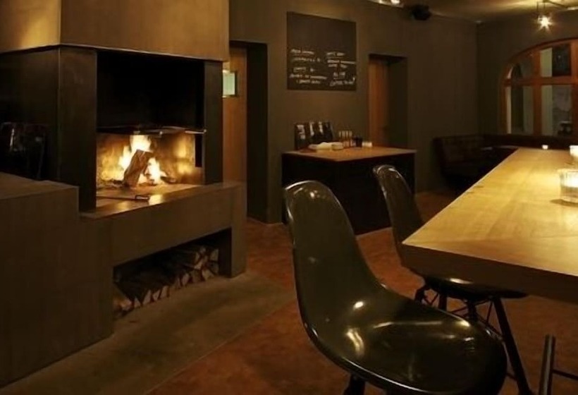 هتل Arena Lodge