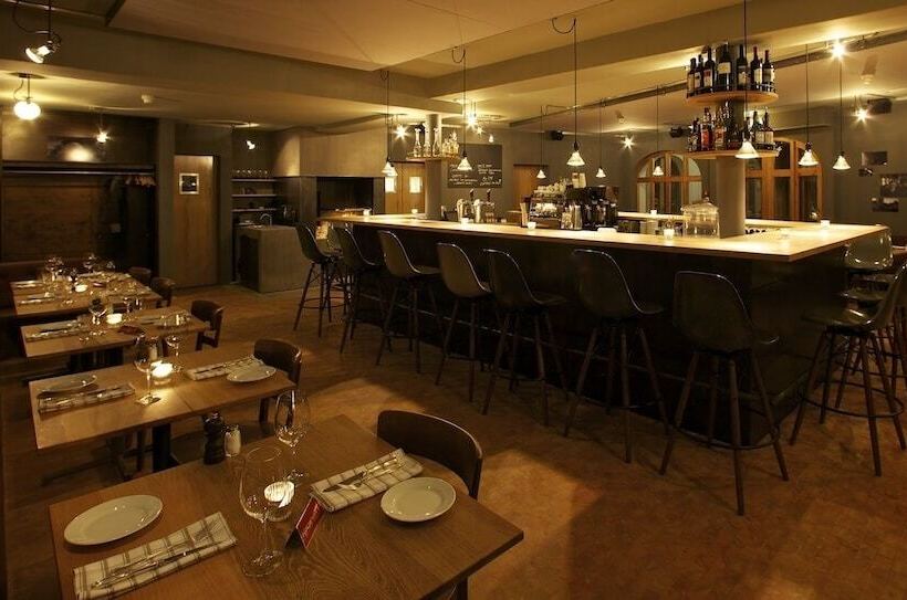 هتل Arena Lodge
