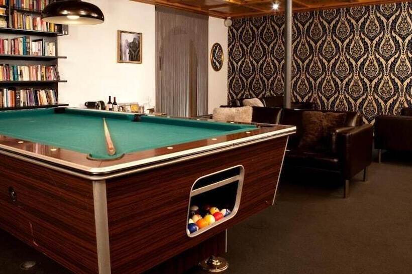 هتل Arena Lodge