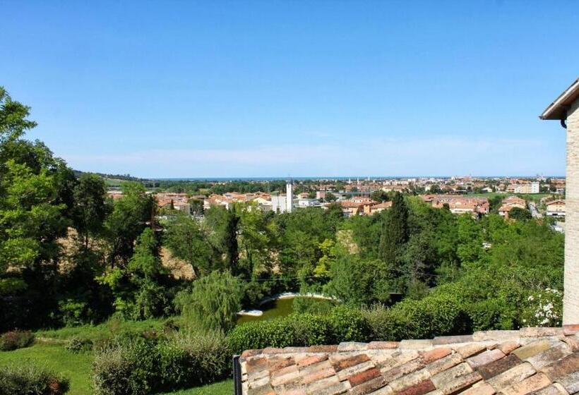 هتل Castello Montegiove