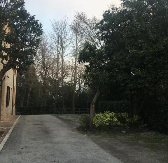 هتل Castello Montegiove