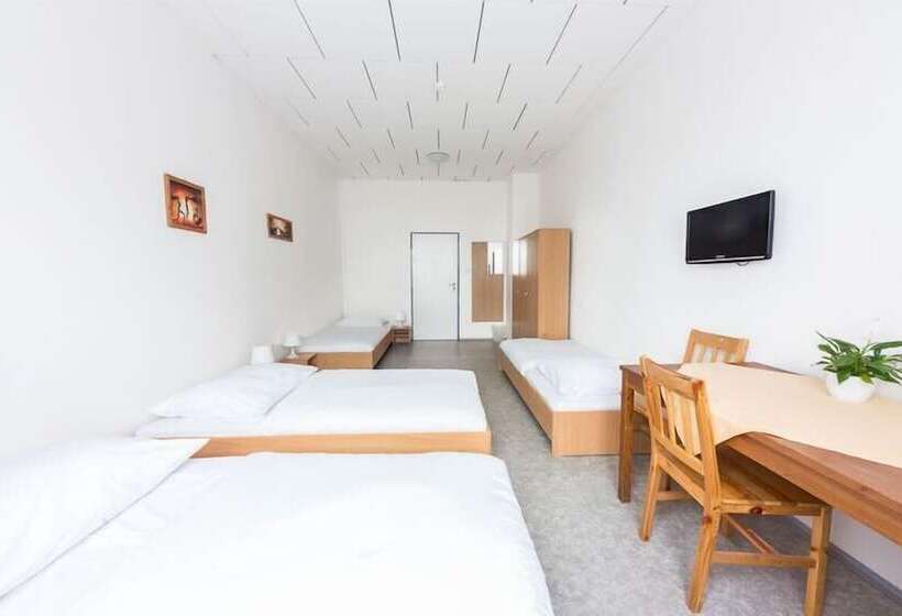 هتل City Hostel Brno