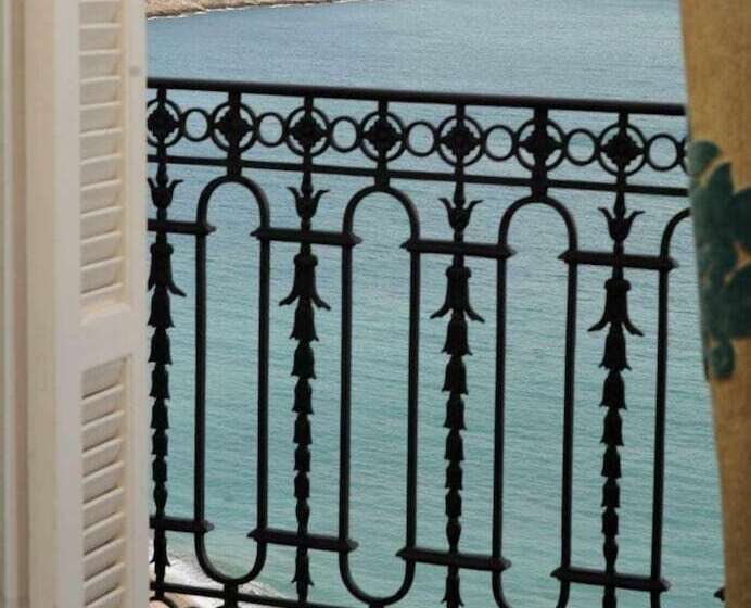 هتل De Charme Regency
