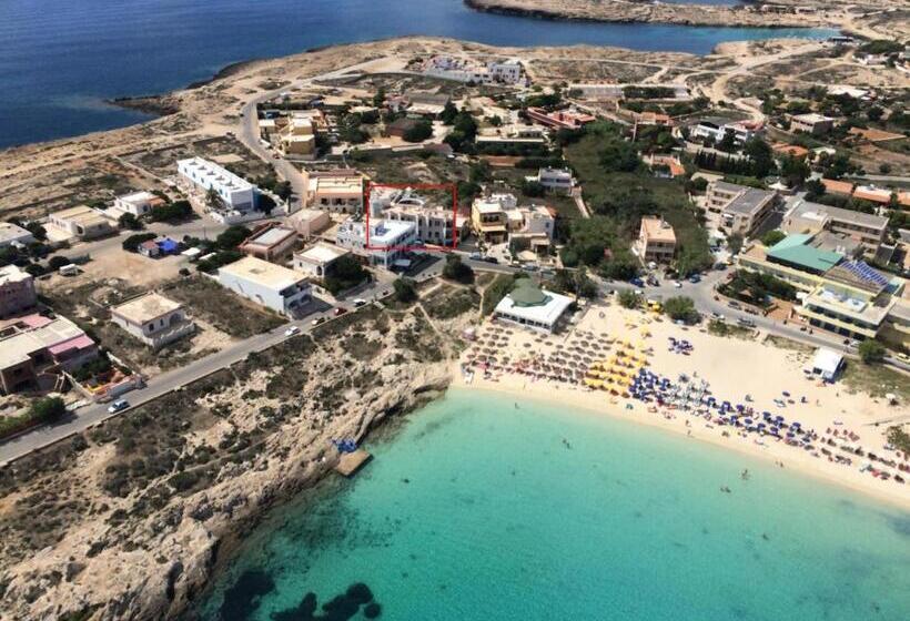 هتل Il Faro Della Guitgia Tommasino