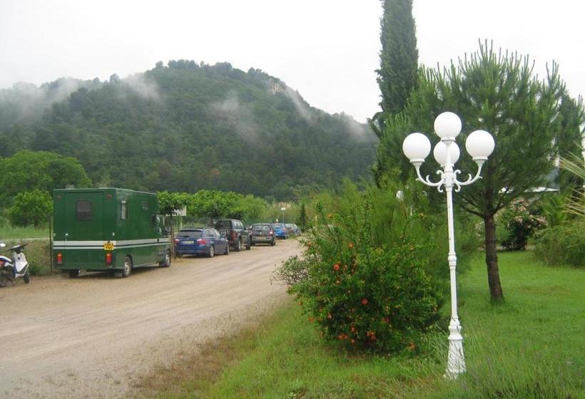 هتل La Fontaine