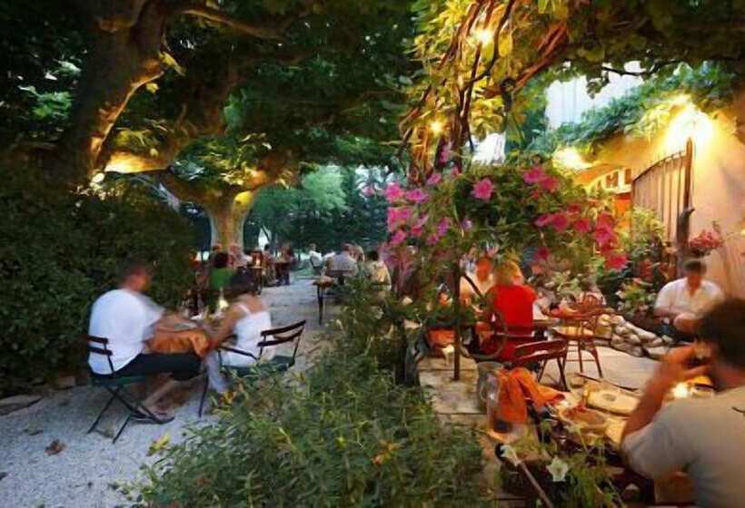 호텔 Hôtel Le Mas Des Grès & Restaurant Sous Les Platanes