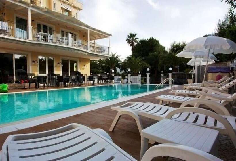 هتل Mocambo Piscina E Spiaggia