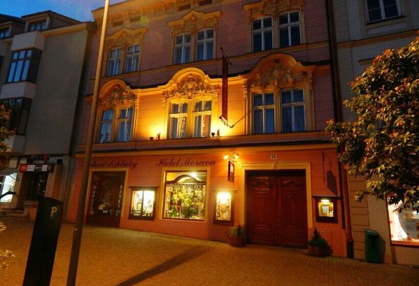 هتل Morava