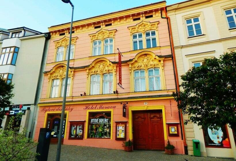 هتل Morava