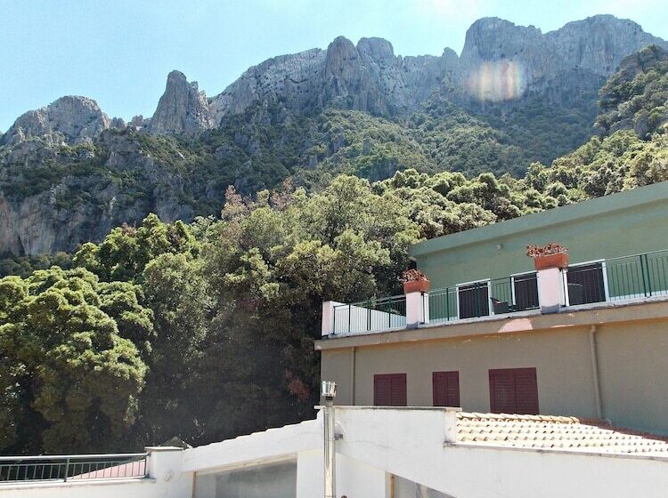 Hotel S'enis Monte Maccione