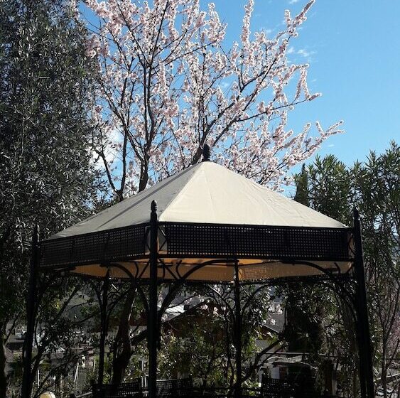 Ruster Resort