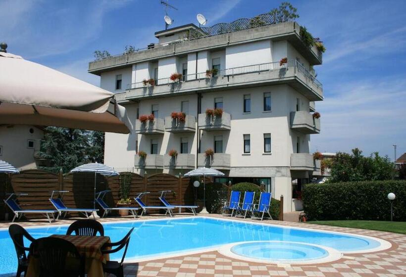 هتل Albergo Al Cacciatore
