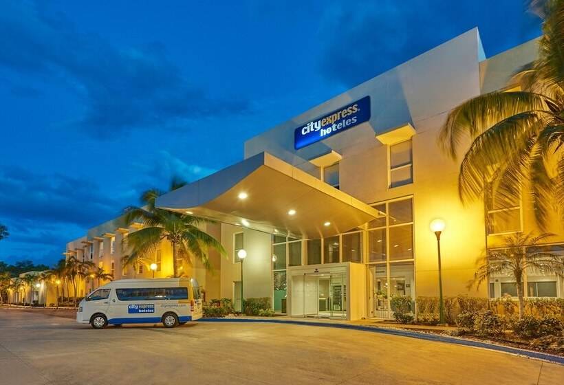Отель City Express By Marriott Playa Del Carmen