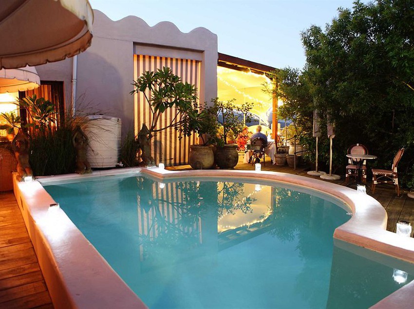 هتل Grand Africa Rooms And Rendezvous