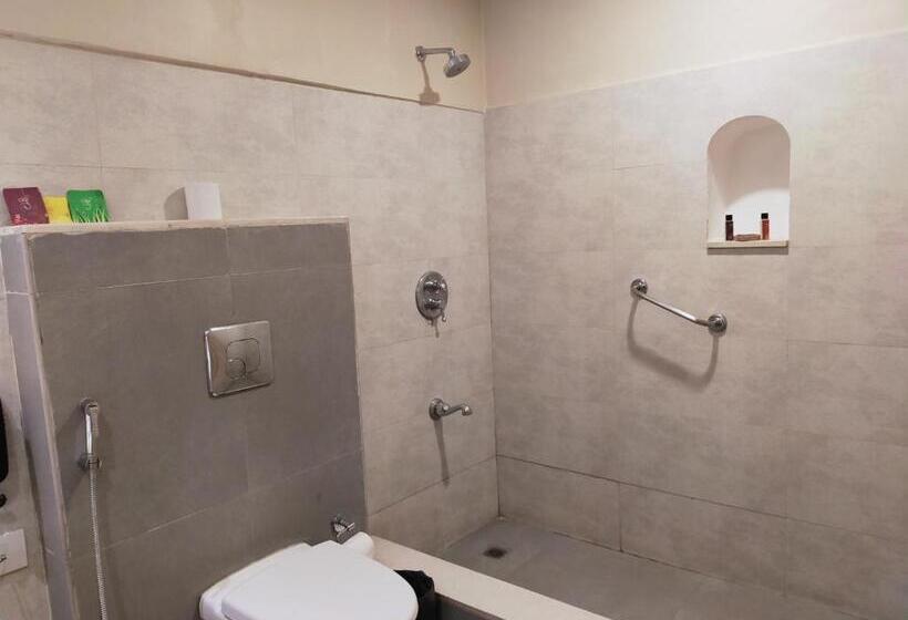 Fotos del hotel Guleria Kothi At Ganges:  17