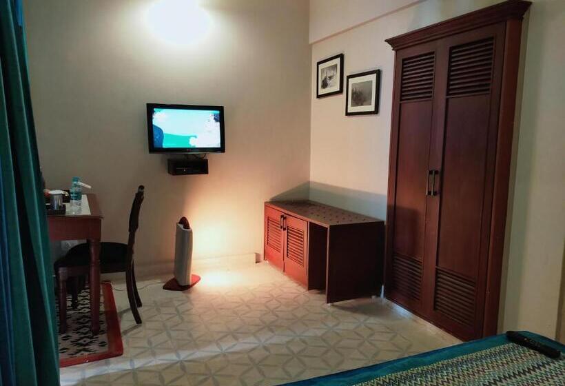 Fotos del hotel Guleria Kothi At Ganges:  43