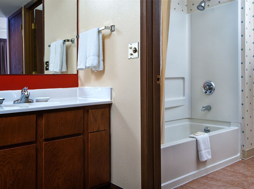 Отель Hawthorn Suites By Wyndham Holland / Toledo Area