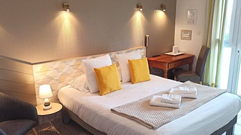 ホテル Logis Hôtel La Rosière