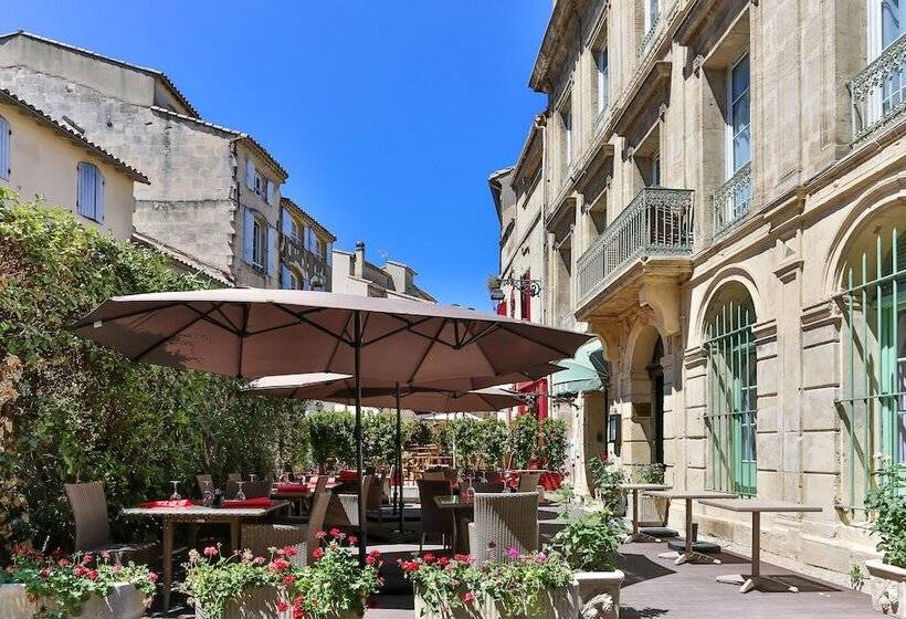 Отель Le Relais De Poste Arles Centre Historique