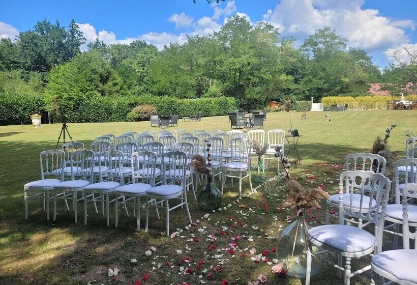 Hotel Logis Domaine De Valaudran