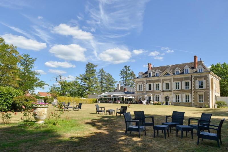 Hotel Logis Domaine De Valaudran