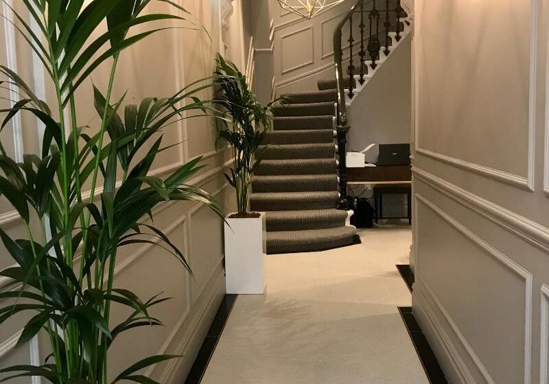 هتل Merit Kensington