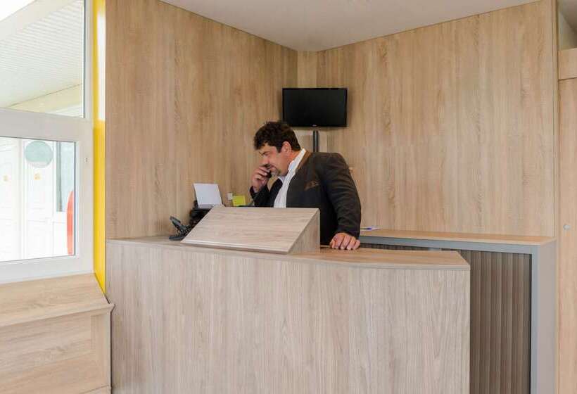 هتل The Originals Access Aéroport, Hôtel Aurillac