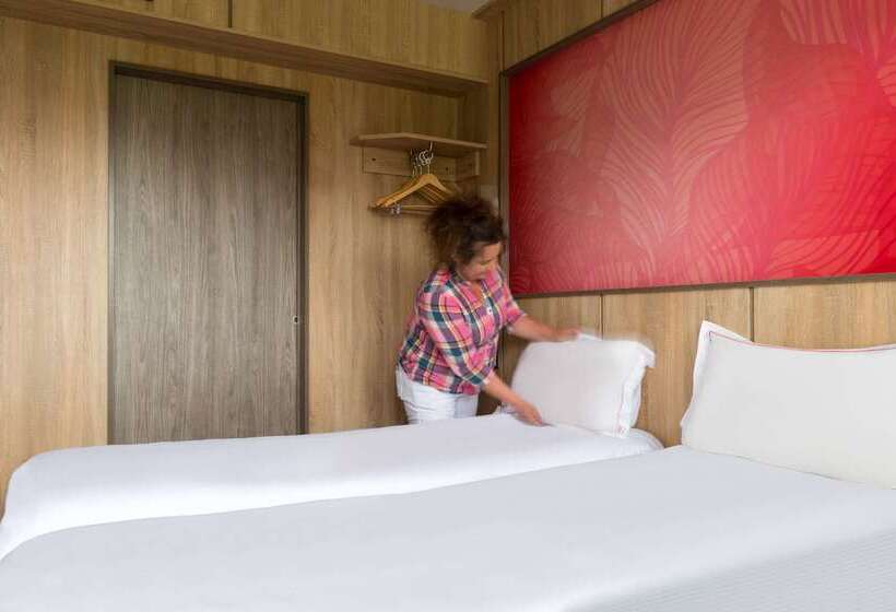 هتل The Originals Access Aéroport, Hôtel Aurillac