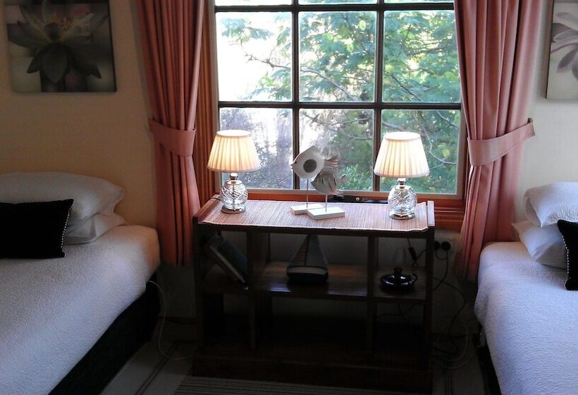 בית מלון כפרי Touchwood Cottages