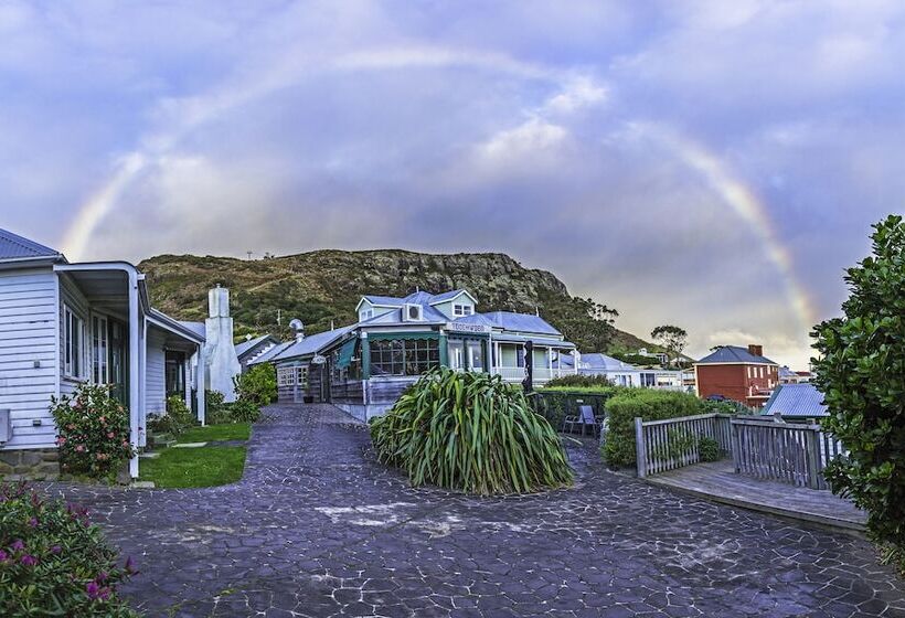 בית מלון כפרי Touchwood Cottages