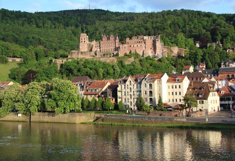 هتل Zur Alten Brucke