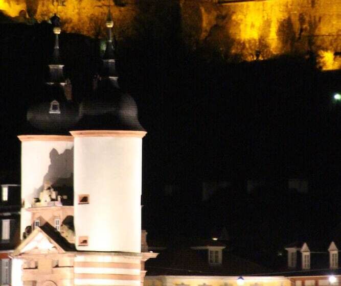 هتل Zur Alten Brucke