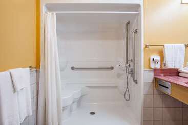 مُتل Knights Inn Woodstock