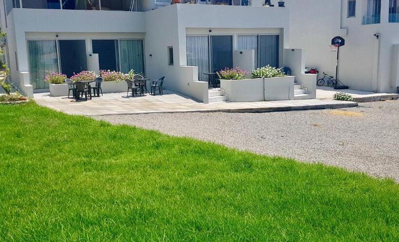 Pals Studios Pefkos
