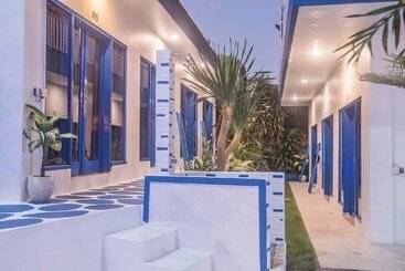 هتل Bombora Surf Camp