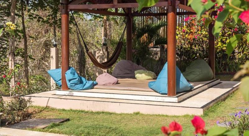 هتل Bombora Surf Camp