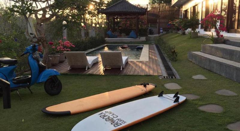 هتل Bombora Surf Camp
