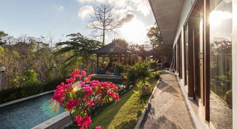 هتل Bombora Surf Camp