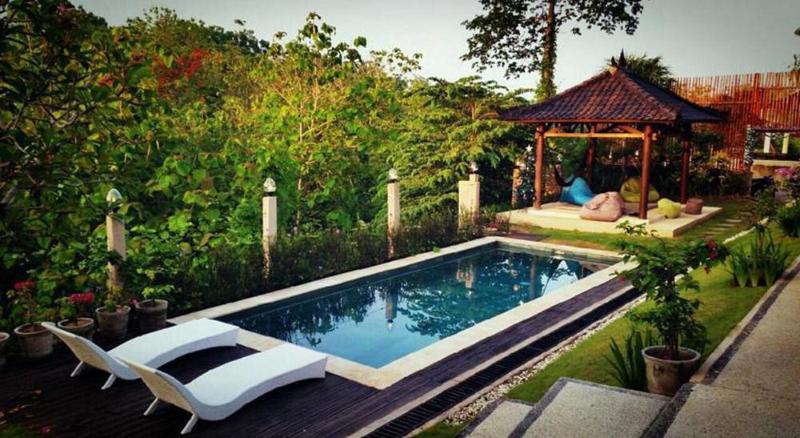 هتل Bombora Surf Camp