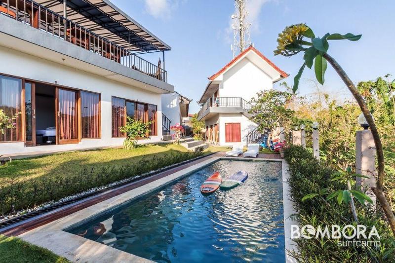 هتل Bombora Surf Camp