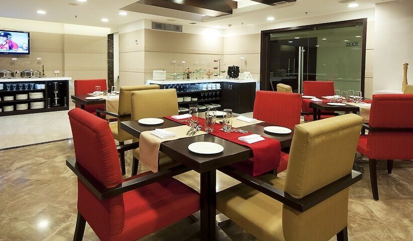 فندق The Golden Plaza