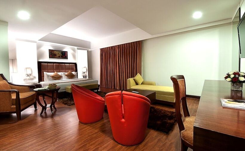 فندق The Golden Plaza