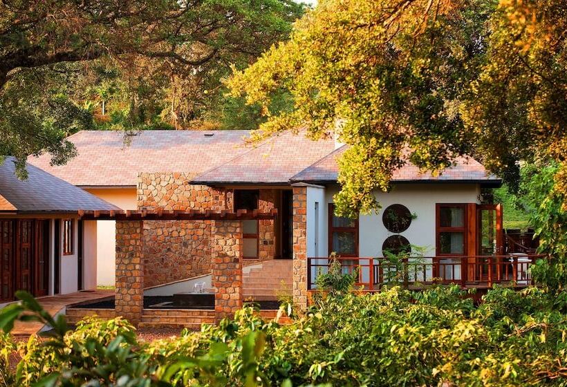 هتل Lake Duluti Lodge
