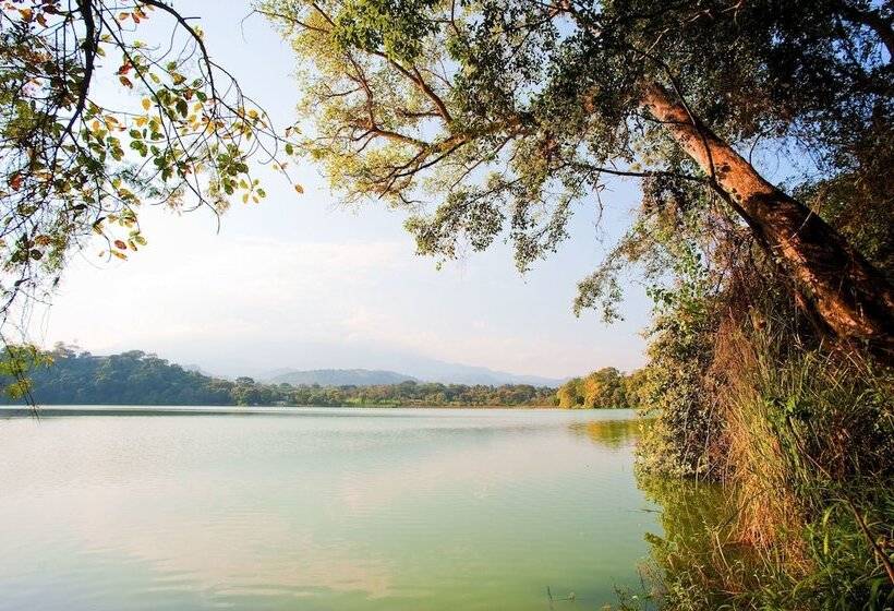 هتل Lake Duluti Lodge