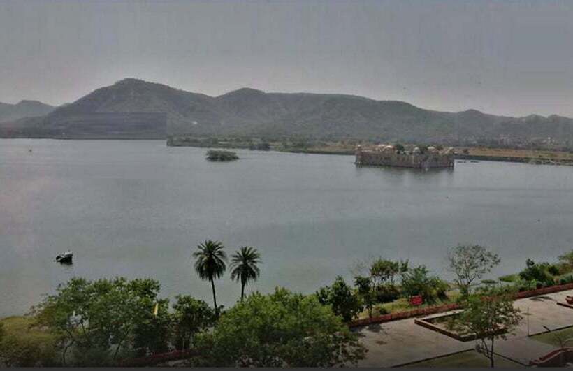 בית מלון כפרי Regenta Central Jal Mahal, Jaipur