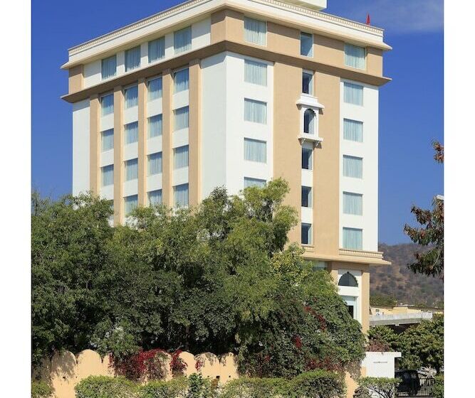 בית מלון כפרי Regenta Central Jal Mahal, Jaipur