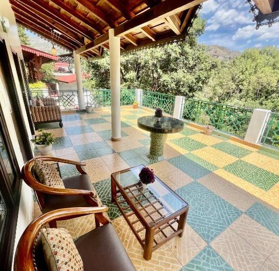 ホテル Sea Hawk Hill Resort A Luxury Boutique Resort, 20 Km From Nainital